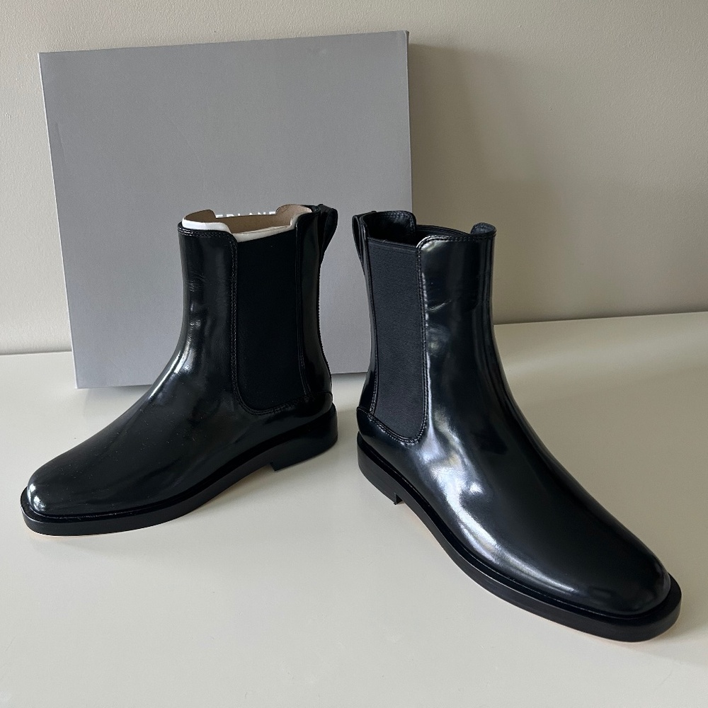Everlane Chelsea leather boots NEW size 6